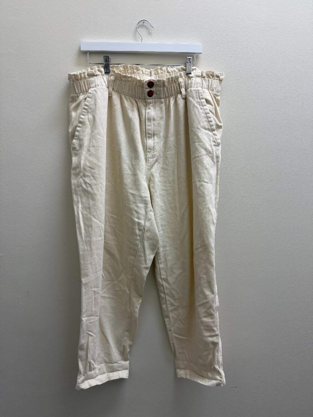Universal Thread Cream Paperbag Waist Pants 18W Plus Size